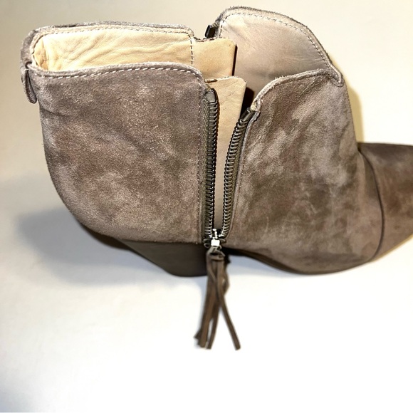 rag & bone Margot Beige Suede Double Zipper Ankle Booties Sz 39 - Picture 6 of 13